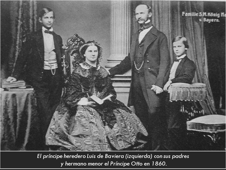 El príncipe heredero Luis de Baviera (izquierda) con sus padres