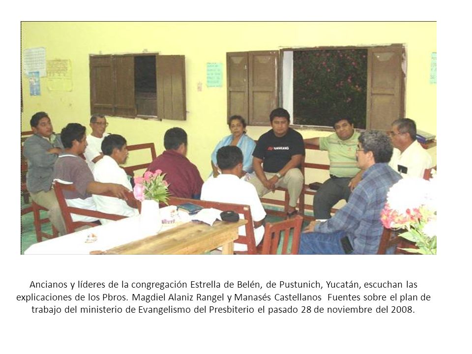 Ancianos y líderes de la congregación Estrella de Belén, de Pustunich, Yucatán, escuchan las explicaciones de los Pbros.