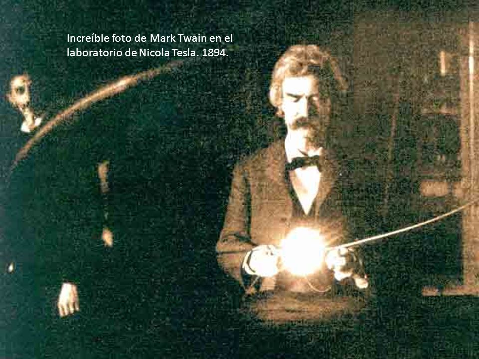 Increíble foto de Mark Twain en el laboratorio de Nicola Tesla