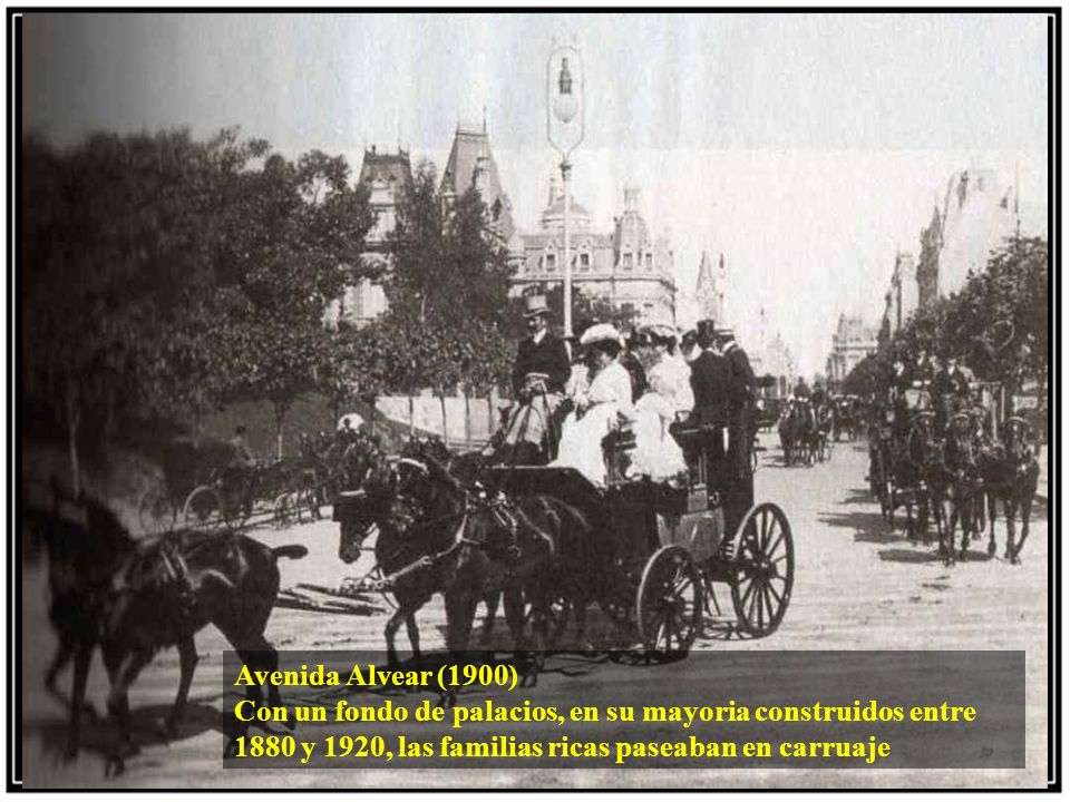 Avenida Alvear (1900) Con un fondo de palacios, en su mayoria construidos entre 1880 y 1920, las familias ricas paseaban en carruaje