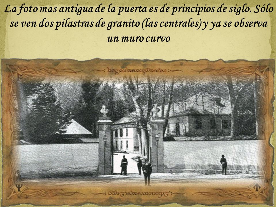 La foto mas antigua de la puerta es de principios de siglo