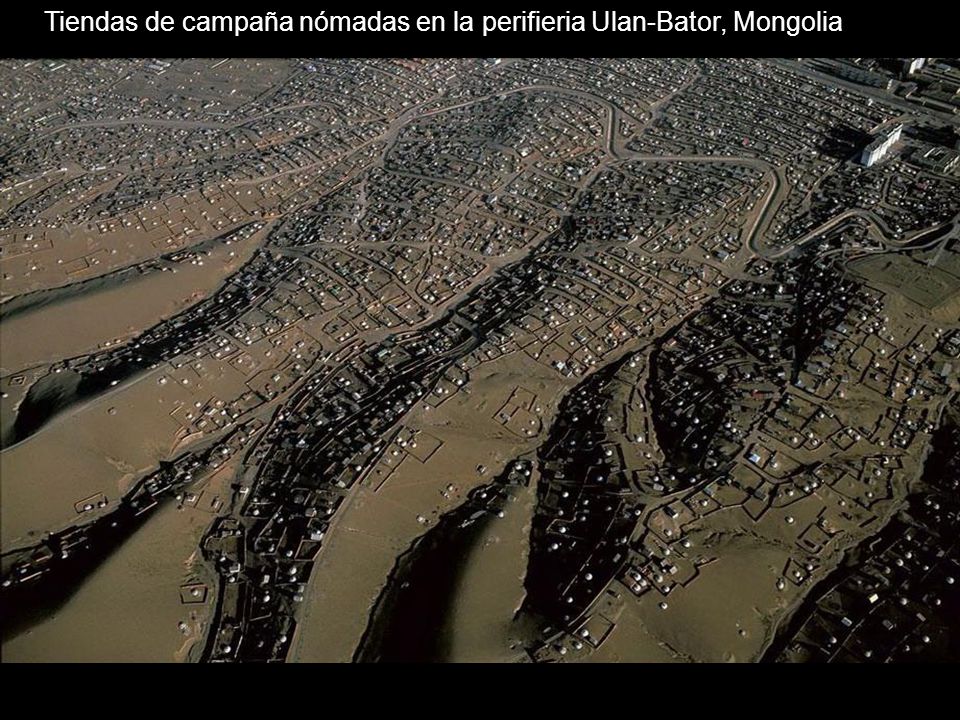 Tiendas de campaña nómadas en la perifieria Ulan-Bator, Mongolia