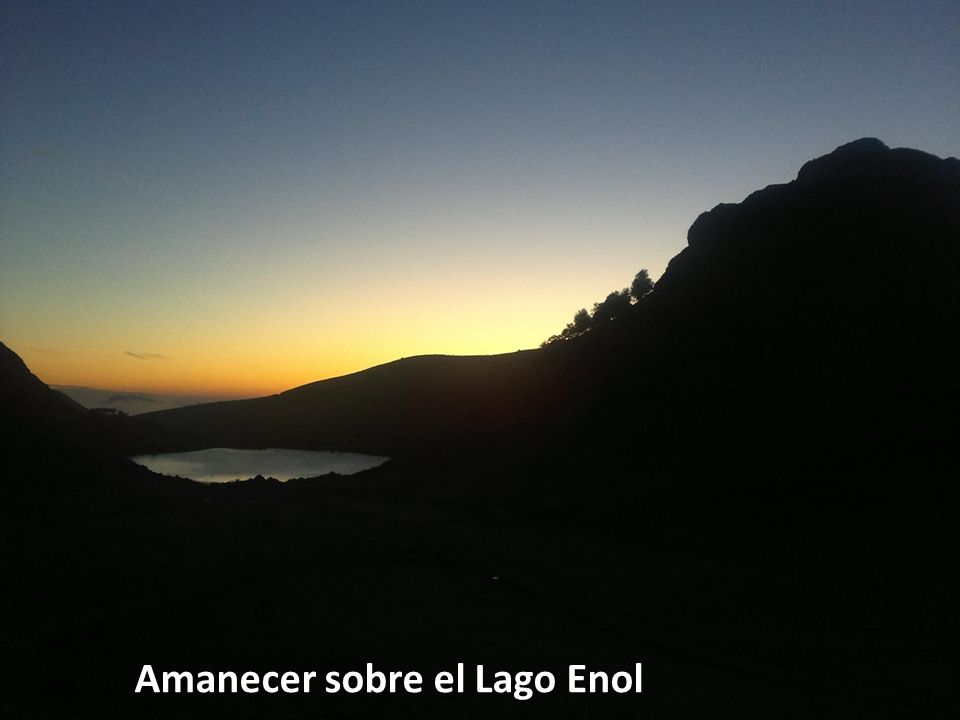 Amanecer sobre el Lago Enol