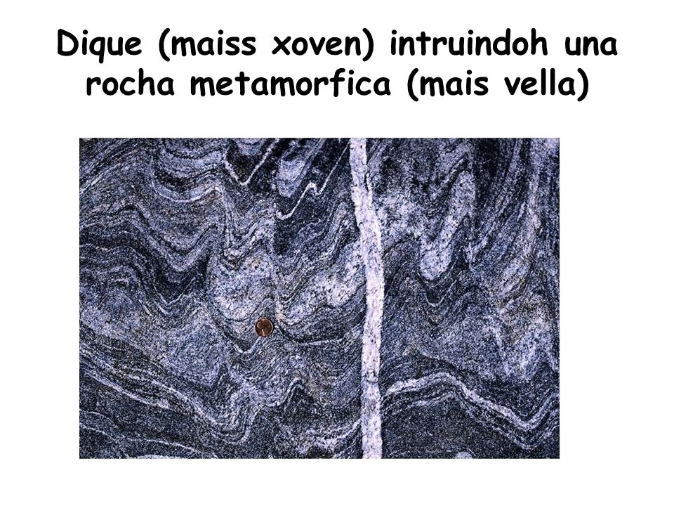 Dique (maiss xoven) intruindoh una rocha metamorfica (mais vella)