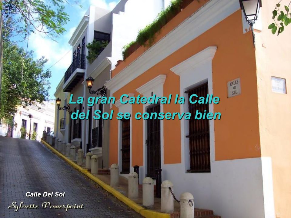 La gran Catedral la Calle del Sol se conserva bien