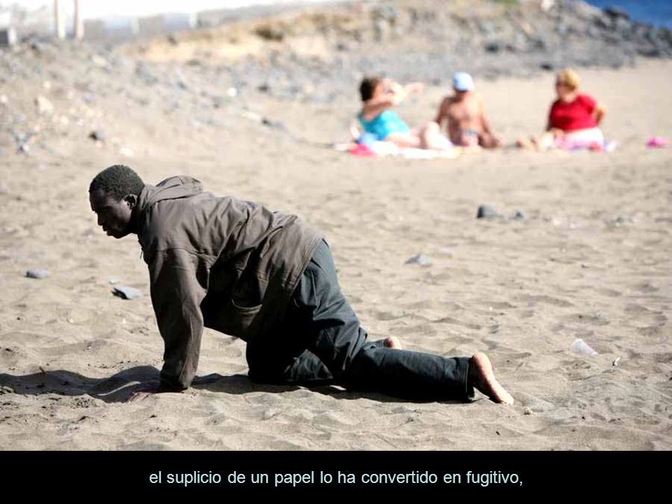 el suplicio de un papel lo ha convertido en fugitivo,