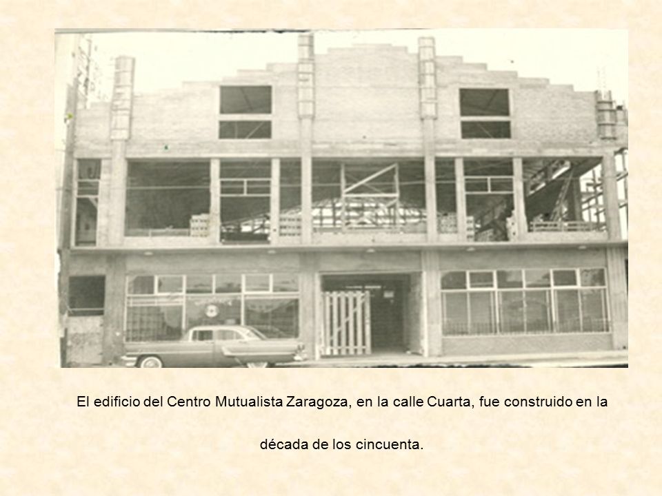 El edificio del Centro Mutualista Zaragoza, en la calle Cuarta, fue construido en la década de los cincuenta.