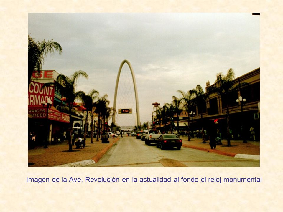 Imagen de la Ave. Revolución en la actualidad al fondo el reloj monumental