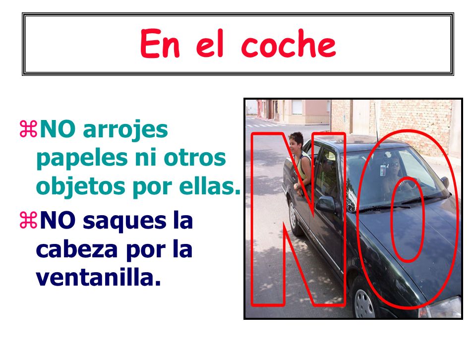 En el coche NO arrojes papeles ni otros objetos por ellas.