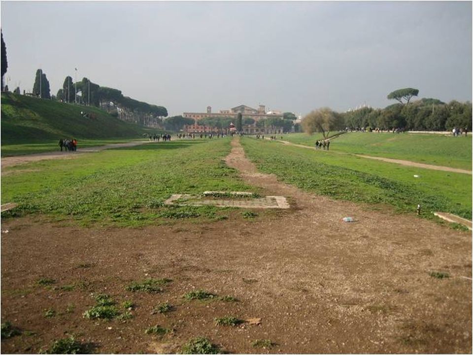 Actualmente el Circo Máximo es un parque (el edificio del fondo es el palacio imperial del Palatino.