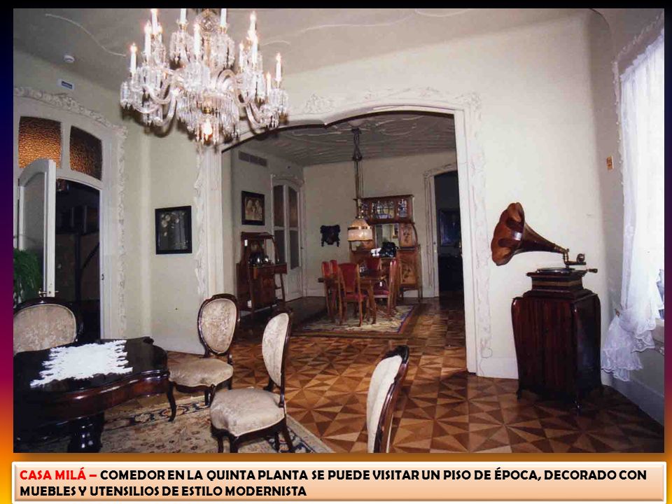 CASA MILÁ – COMEDOR EN LA QUINTA PLANTA SE PUEDE VISITAR UN PISO DE ÉPOCA, DECORADO CON MUEBLES Y UTENSILIOS DE ESTILO MODERNISTA