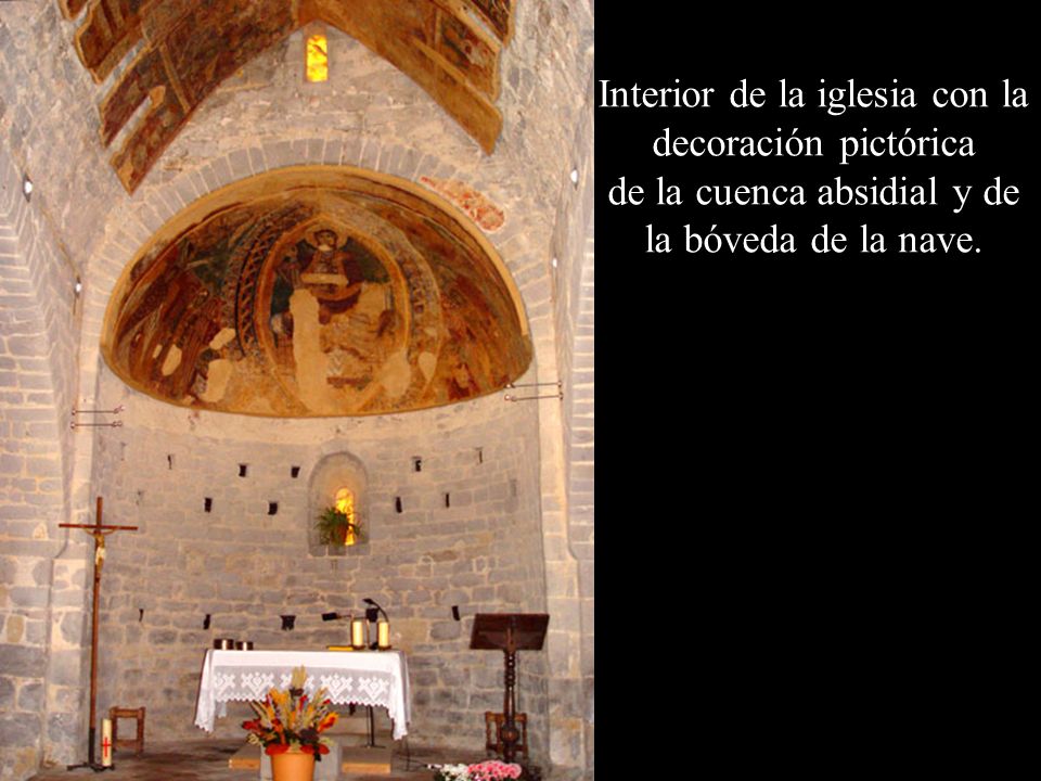 Interior de la iglesia con la decoración pictórica