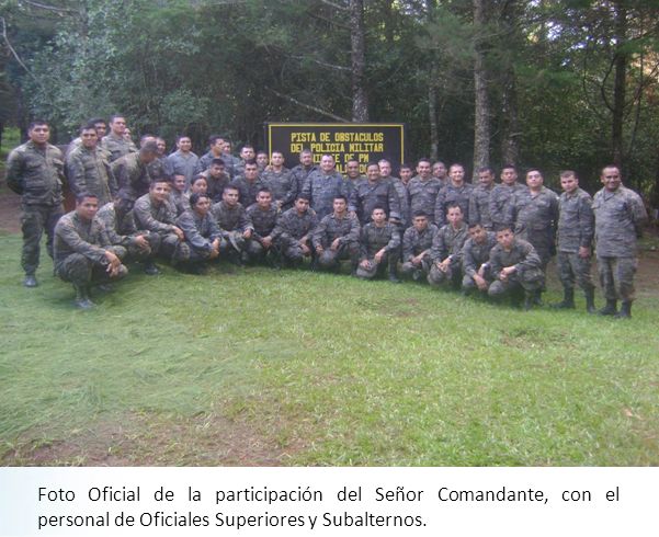Foto Oficial de la participación del Señor Comandante, con el personal de Oficiales Superiores y Subalternos.