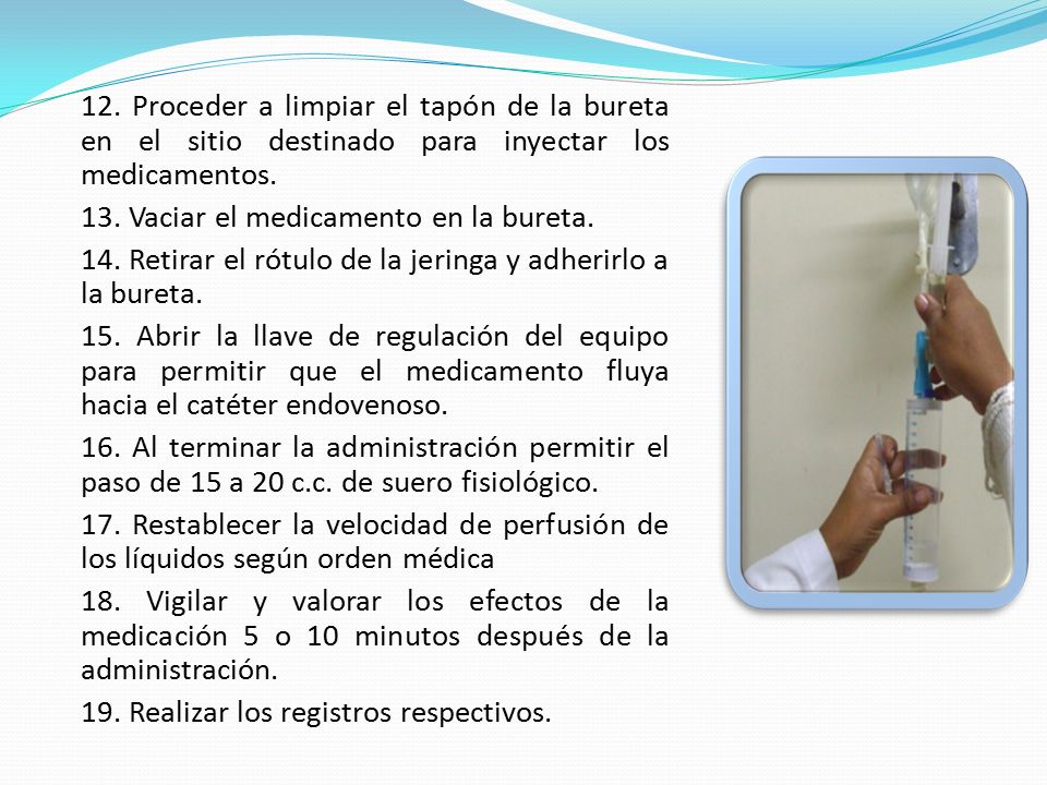 12. Proceder a limpiar el tapón de la bureta en el sitio destinado para inyectar los medicamentos.