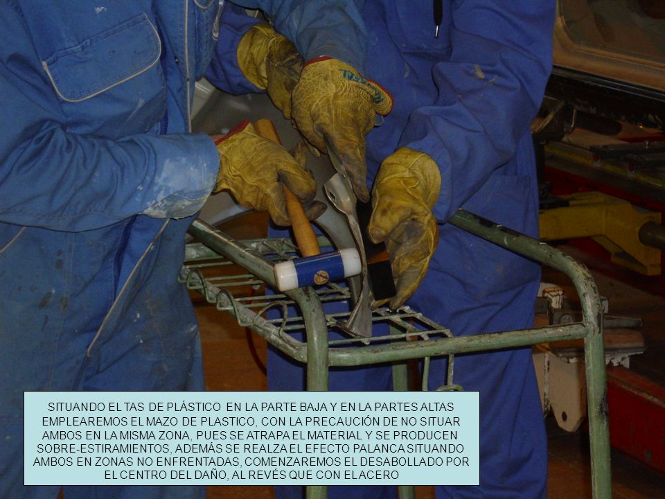 SITUANDO EL TAS DE PLÁSTICO EN LA PARTE BAJA Y EN LA PARTES ALTAS