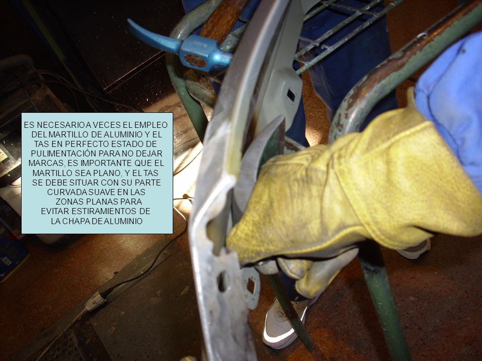 ES NECESARIO A VECES EL EMPLEO DEL MARTILLO DE ALUMINIO Y EL