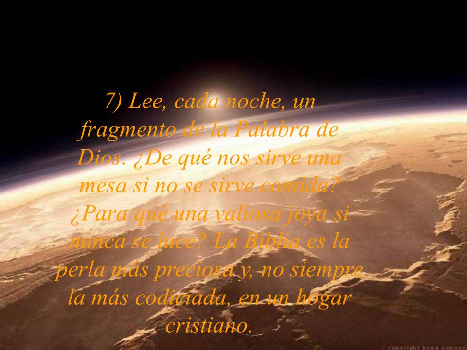 7) Lee, cada noche, un fragmento de la Palabra de Dios
