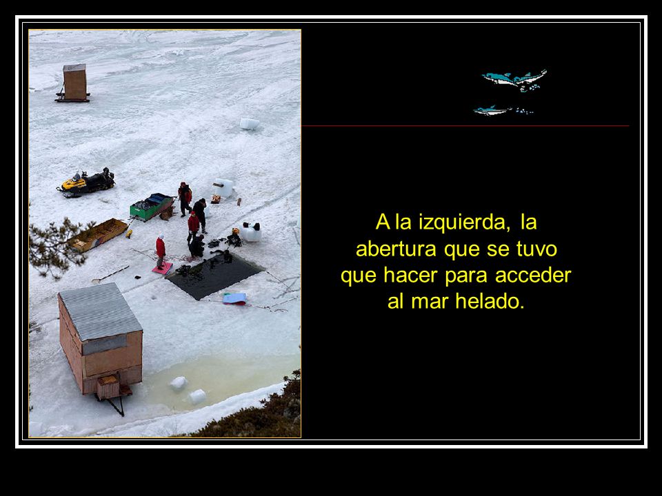 A la izquierda, la abertura que se tuvo que hacer para acceder al mar helado.