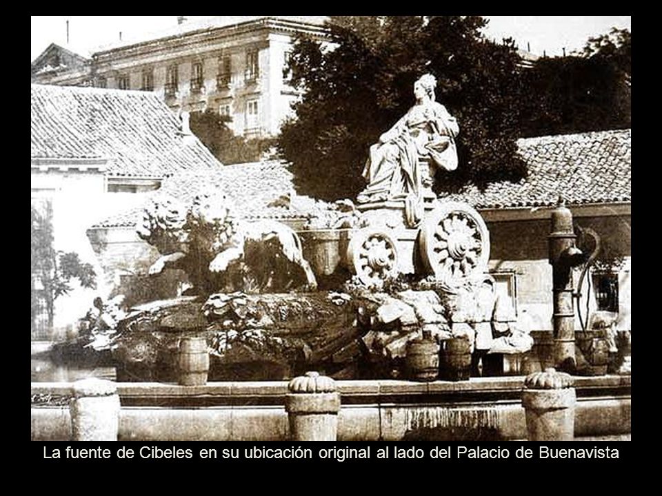 La fuente de Cibeles en su ubicación original al lado del Palacio de Buenavista