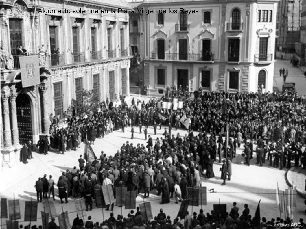 Algún acto solemne en la Plaza Virgen de los Reyes