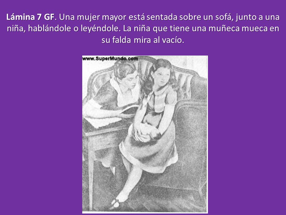 Lámina 7 GF. Una mujer mayor está sentada sobre un sofá, junto a una niña, hablándole o leyéndole.