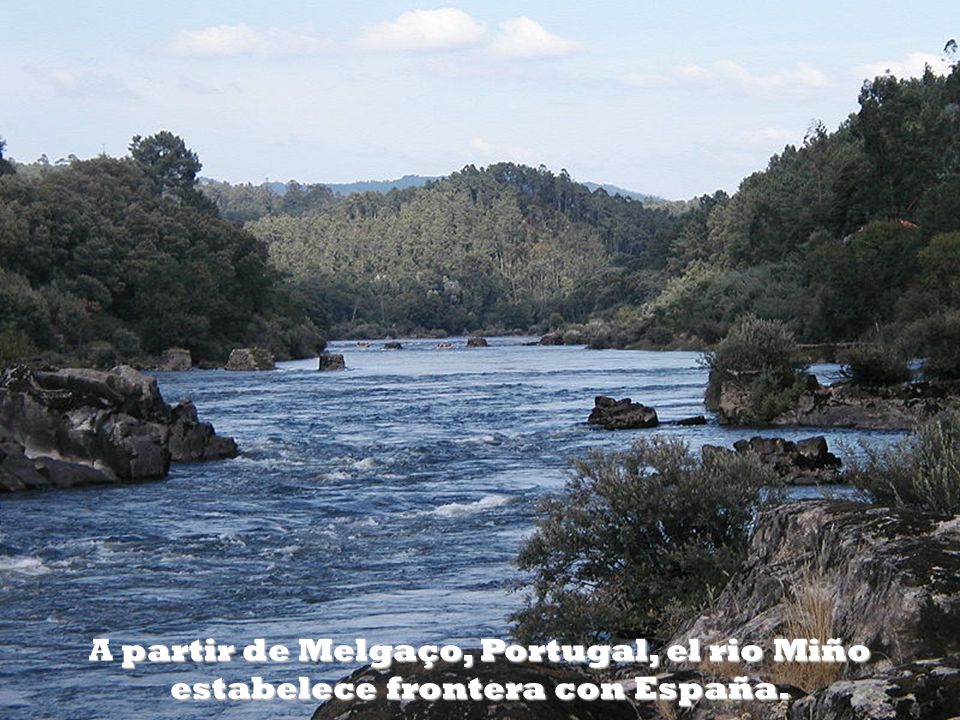 A partir de Melgaço, Portugal, el rio Miño estabelece frontera con España.