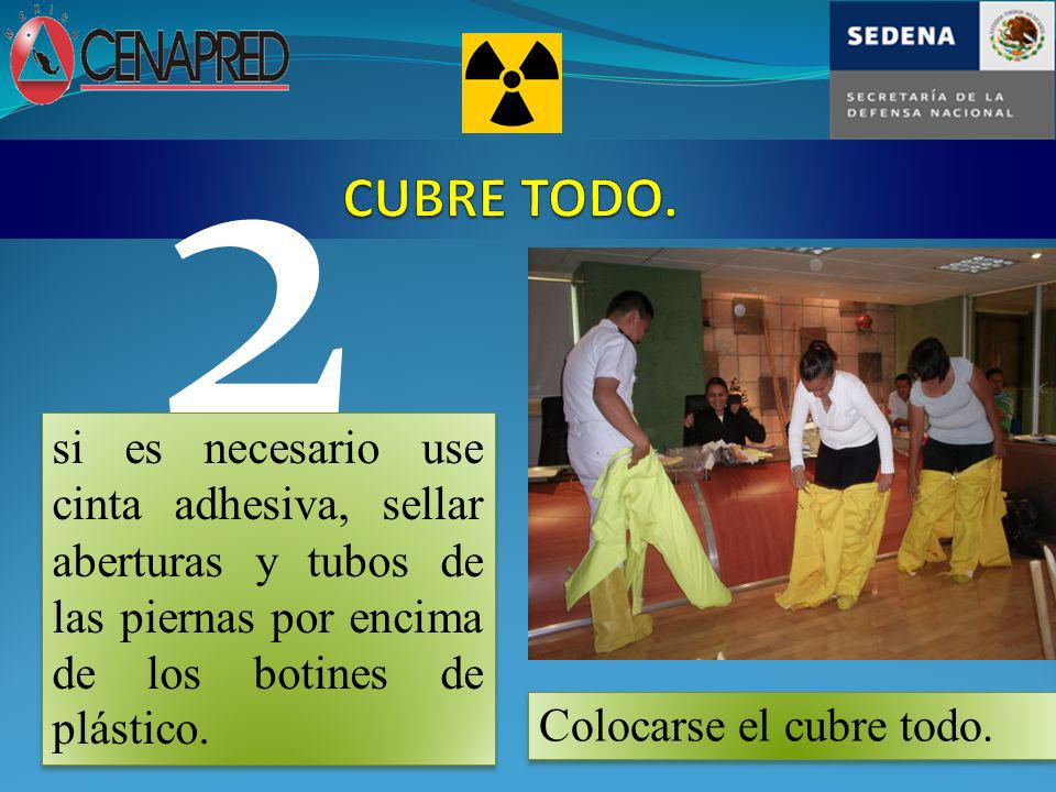 2 CUBRE TODO. si es necesario use cinta adhesiva, sellar aberturas y tubos de las piernas por encima de los botines de plástico.