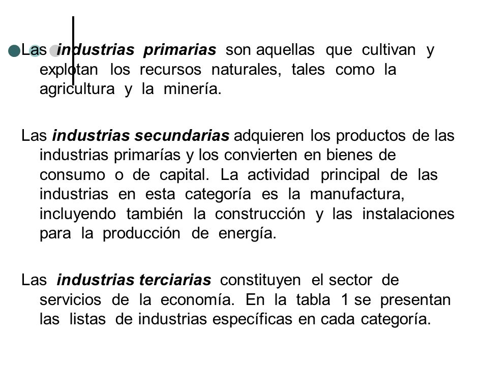 Las industrias primarias son aquellas que cultivan y explotan los recursos naturales, tales como la agricultura y la minería.