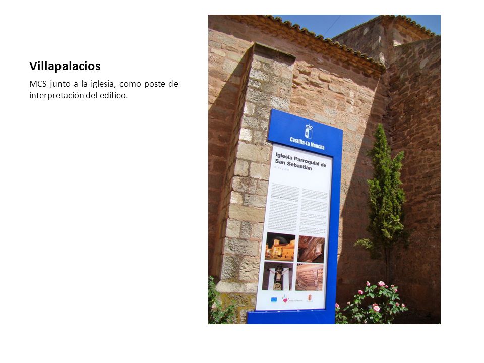 Villapalacios MCS junto a la iglesia, como poste de interpretación del edifico.