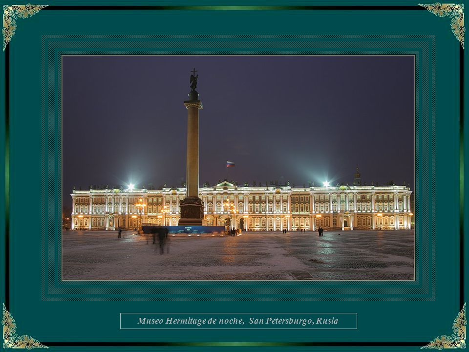 Museo Hermitage de noche, San Petersburgo, Rusia