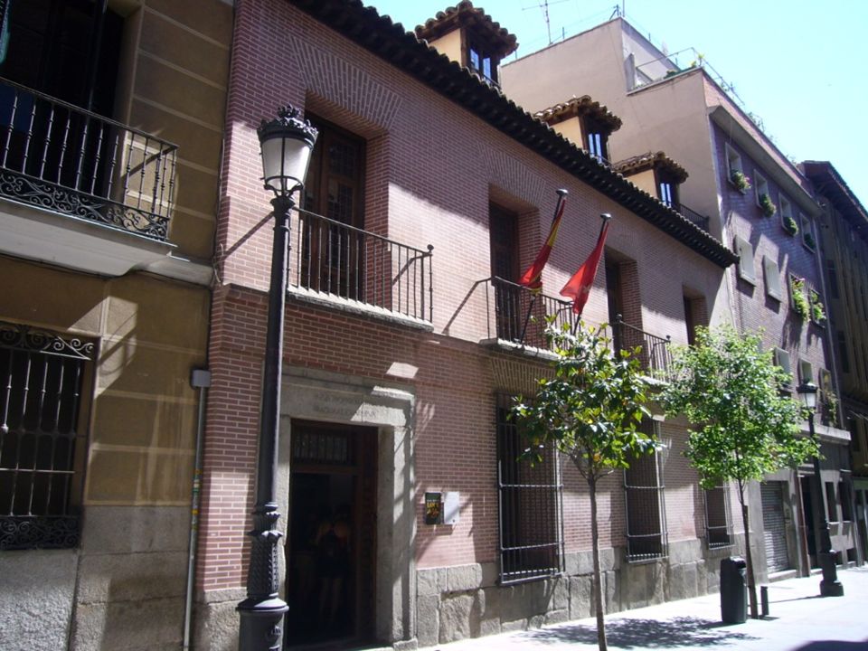 Casa de Lope de Vega Es la típica vivienda, de gente acomodada, del siglo XVII. El poeta vivió en ella de 1610 a 1635 en que falleció.