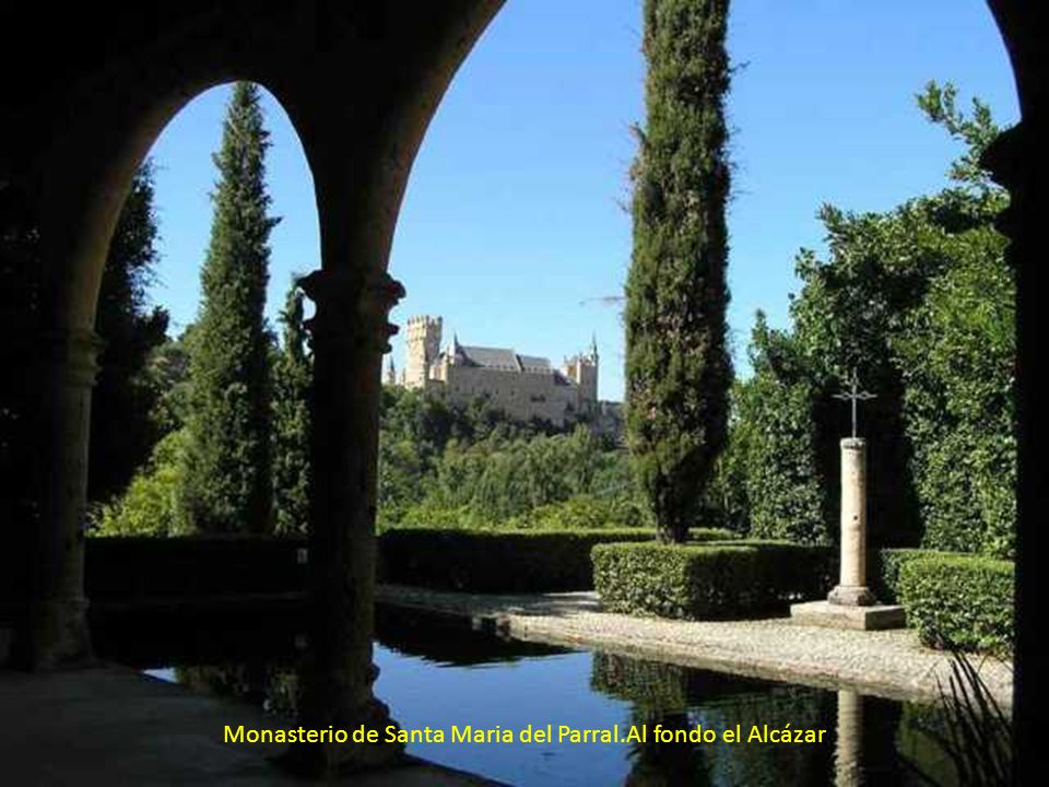 Monasterio de Santa Maria del Parral.Al fondo el Alcázar