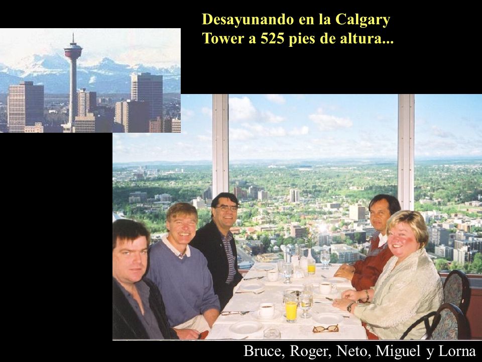 Desayunando en la Calgary Tower a 525 pies de altura...