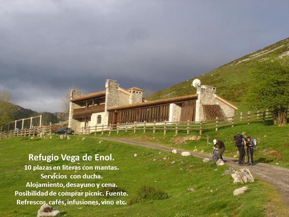 Refugio Vega de Enol. 10 plazas en literas con mantas.