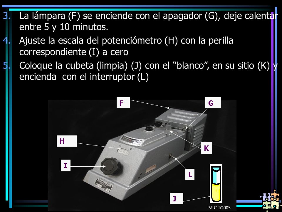 La lámpara (F) se enciende con el apagador (G), deje calentar entre 5 y 10 minutos.