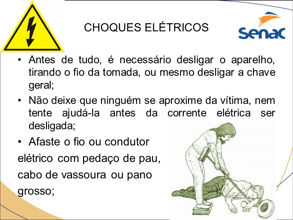 Afaste o fio ou condutor elétrico com pedaço de pau,