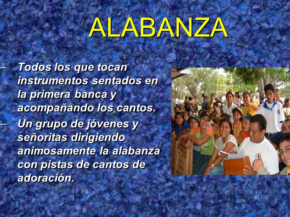 ALABANZA Todos los que tocan instrumentos sentados en la primera banca y acompañando los cantos.