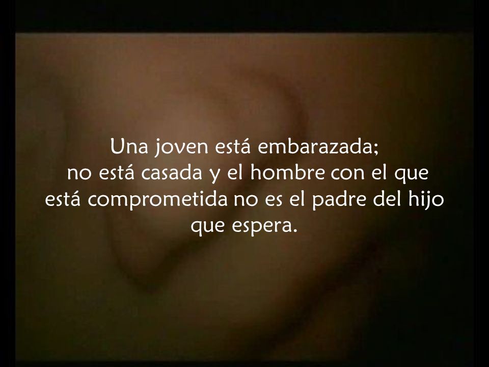 Una joven está embarazada; no está casada y el hombre con el que está comprometida no es el padre del hijo que espera.