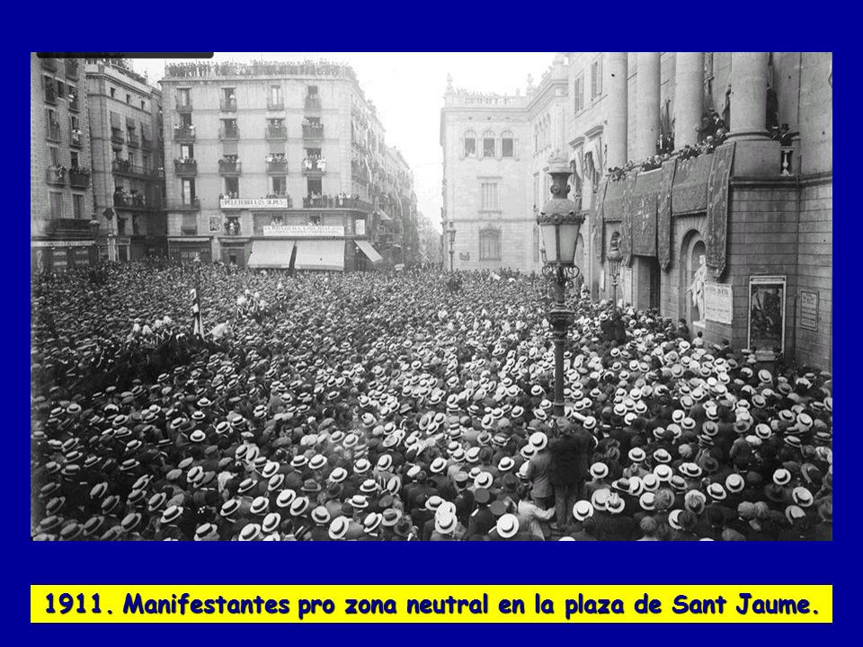 1911. Manifestantes pro zona neutral en la plaza de Sant Jaume.