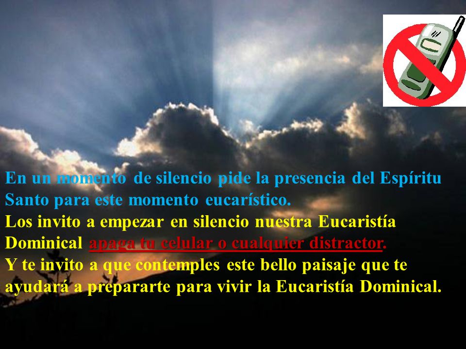 En un momento de silencio pide la presencia del Espíritu Santo para este momento eucarístico.