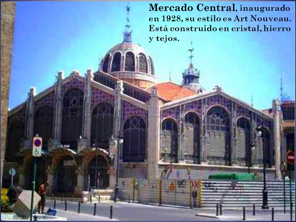 Mercado Central, inaugurado en 1928, su estilo es Art Nouveau