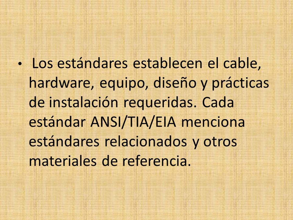 Los estándares establecen el cable, hardware, equipo, diseño y prácticas de instalación requeridas.