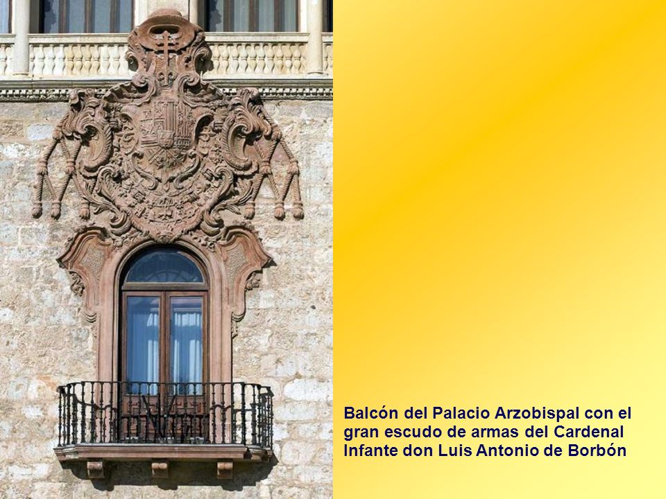 Balcón del Palacio Arzobispal con el gran escudo de armas del Cardenal Infante don Luis Antonio de Borbón