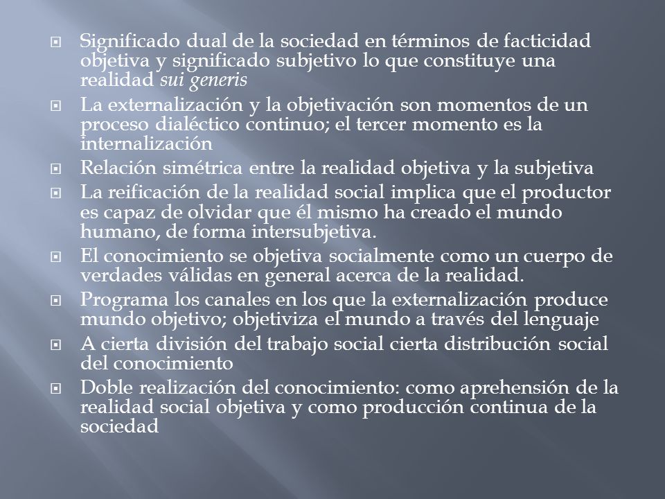 Significado dual de la sociedad en términos de facticidad objetiva y significado subjetivo lo que constituye una realidad sui generis