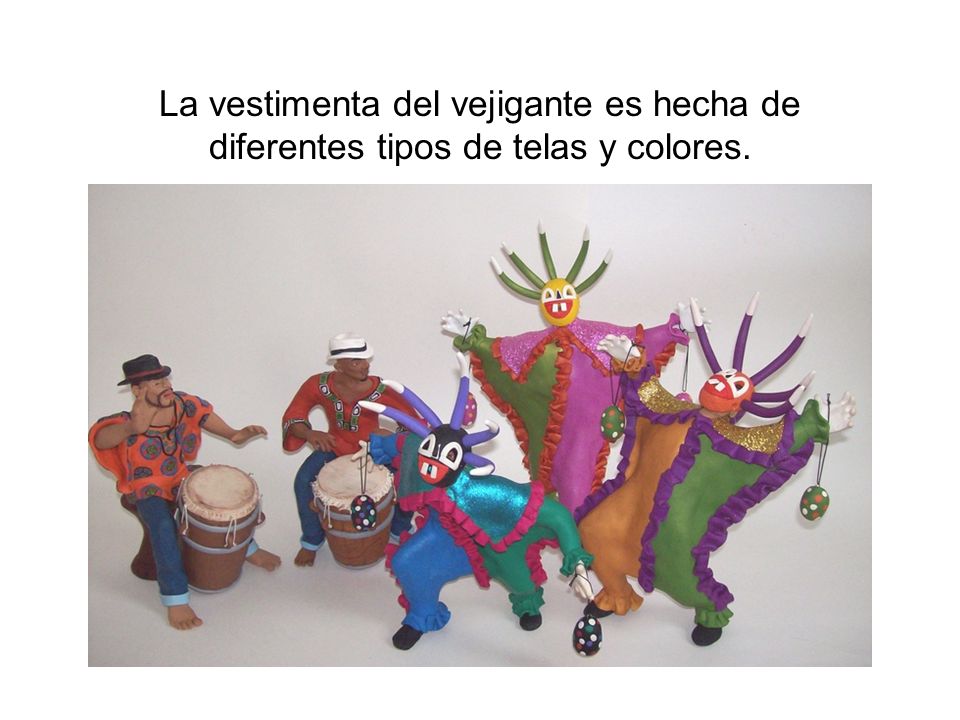 La vestimenta del vejigante es hecha de diferentes tipos de telas y colores.