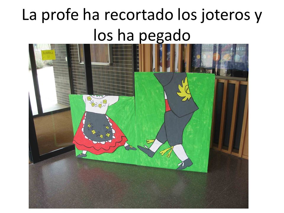 La profe ha recortado los joteros y los ha pegado