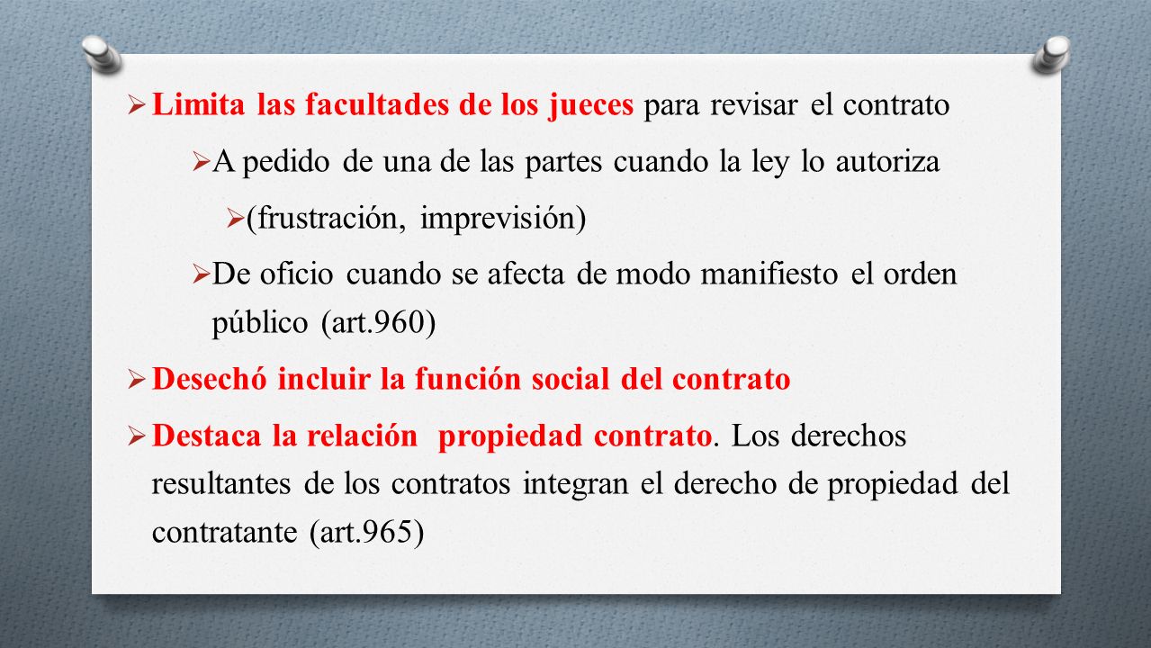Limita las facultades de los jueces para revisar el contrato
