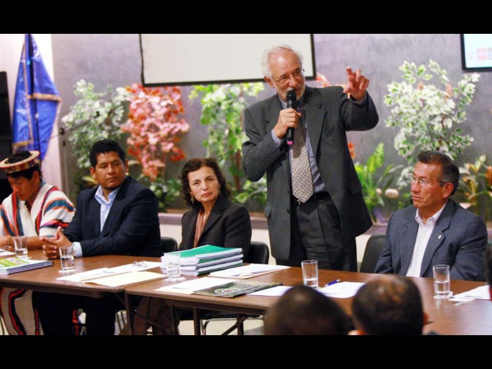 Ceremonia de presentación del formulario al Ministro del Ambiente Dr