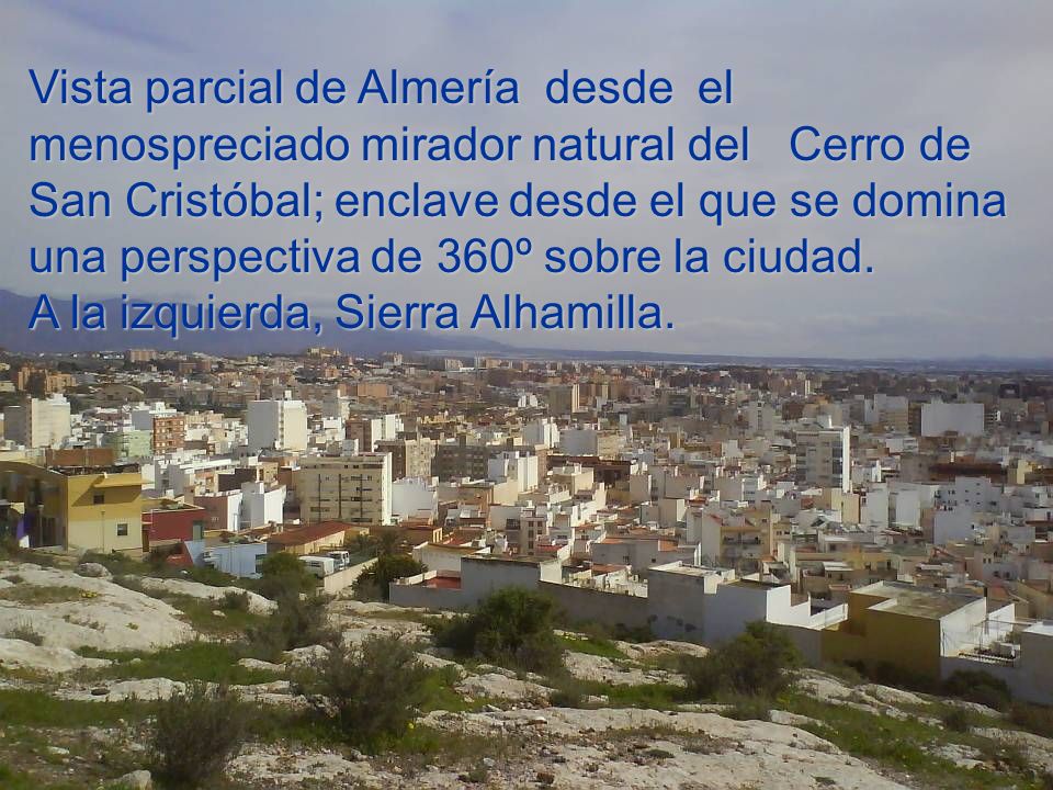 Vista parcial de Almería desde el menospreciado mirador natural del Cerro de San Cristóbal; enclave desde el que se domina una perspectiva de 360º sobre la ciudad.