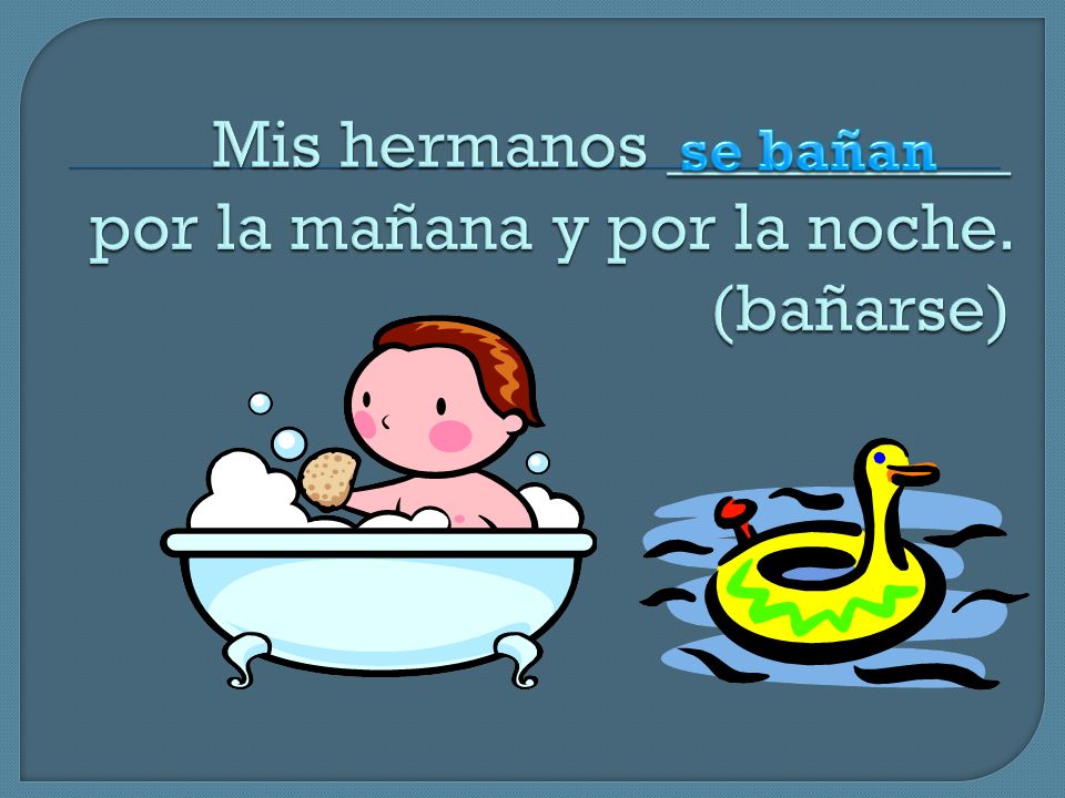 Mis hermanos __________ por la mañana y por la noche. (bañarse)